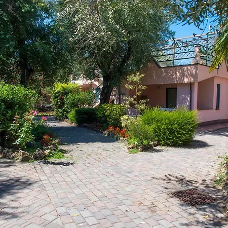 Parco Pisacane アパートホテル